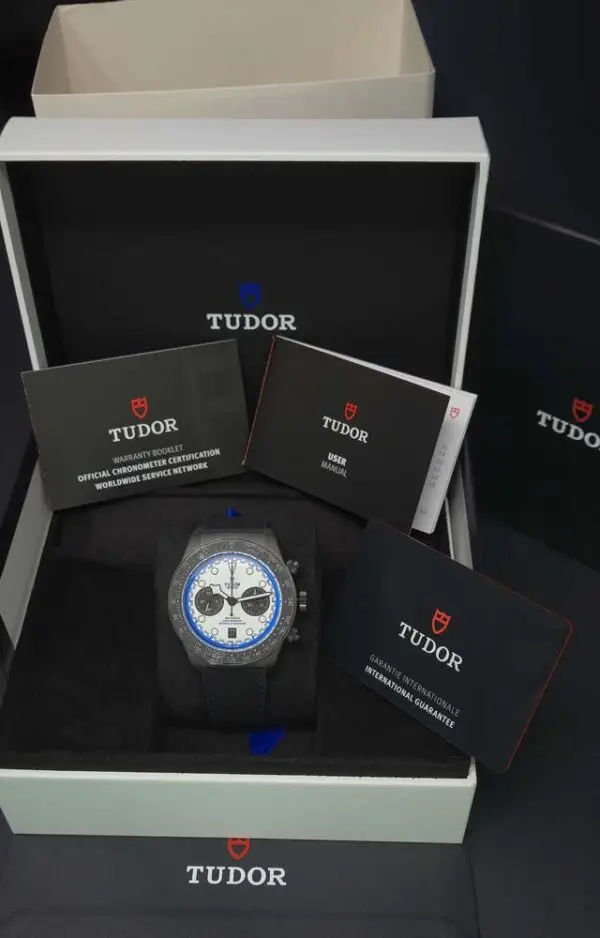 Carbon 25 Watch Full Set View